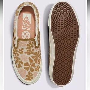 NEW IN BOX Vans groovy floral slip ons